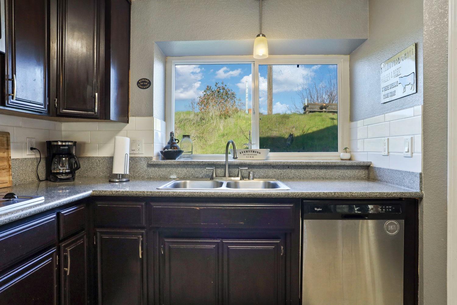 Detail Gallery Image 19 of 42 For 818 Foxfire Dr, Manteca,  CA 95337 - 3 Beds | 2 Baths