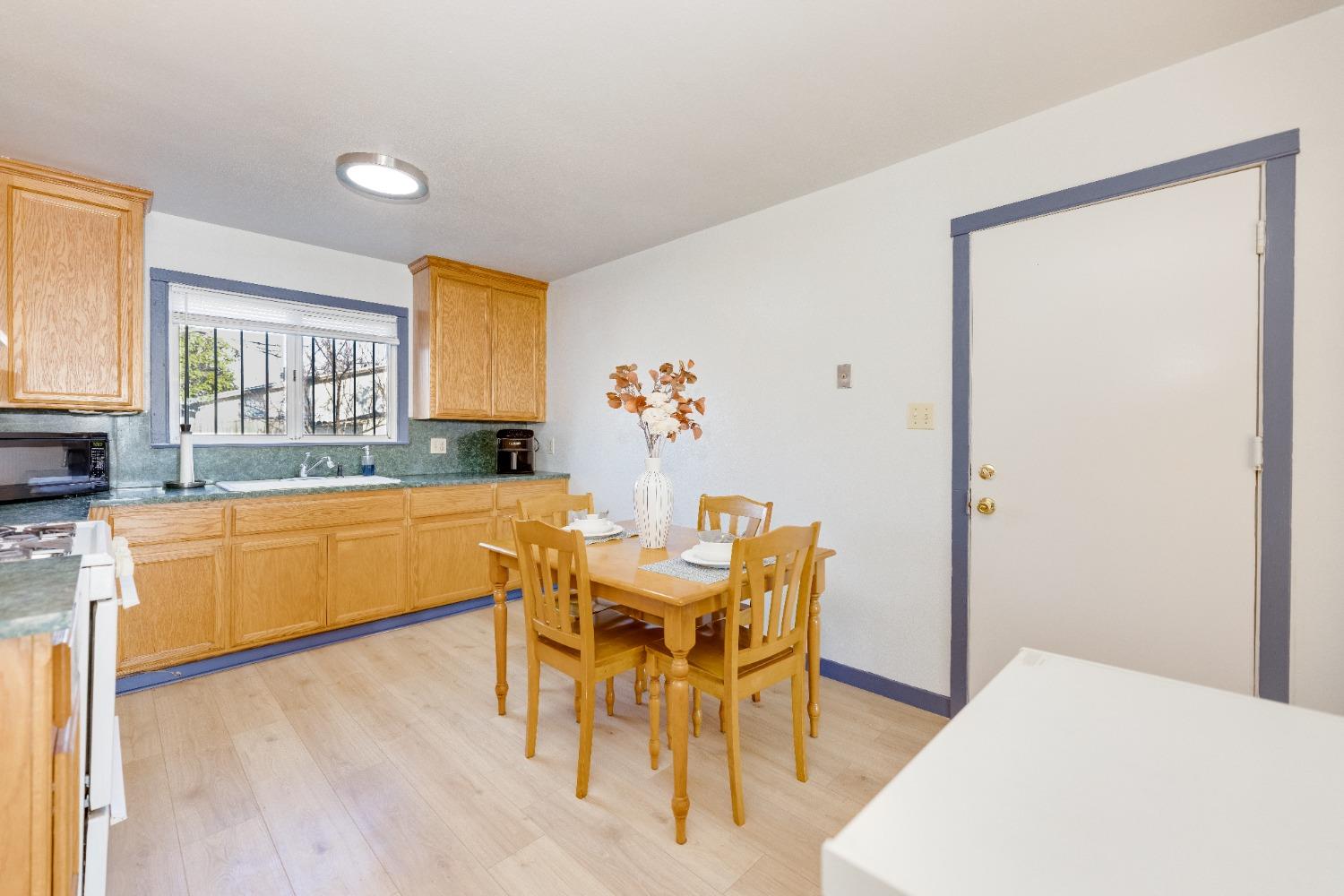 Detail Gallery Image 7 of 16 For 2371 E Lindsay, Stockton,  CA 95205 - 2 Beds | 1 Baths