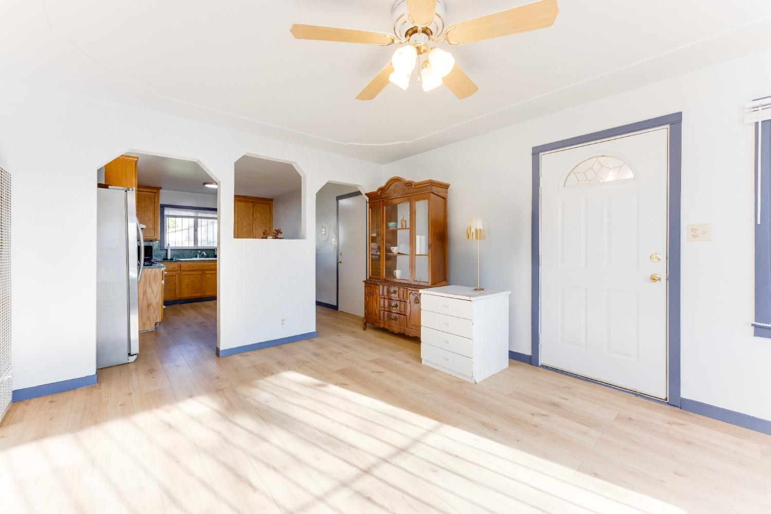 Detail Gallery Image 5 of 16 For 2371 E Lindsay, Stockton,  CA 95205 - 2 Beds | 1 Baths