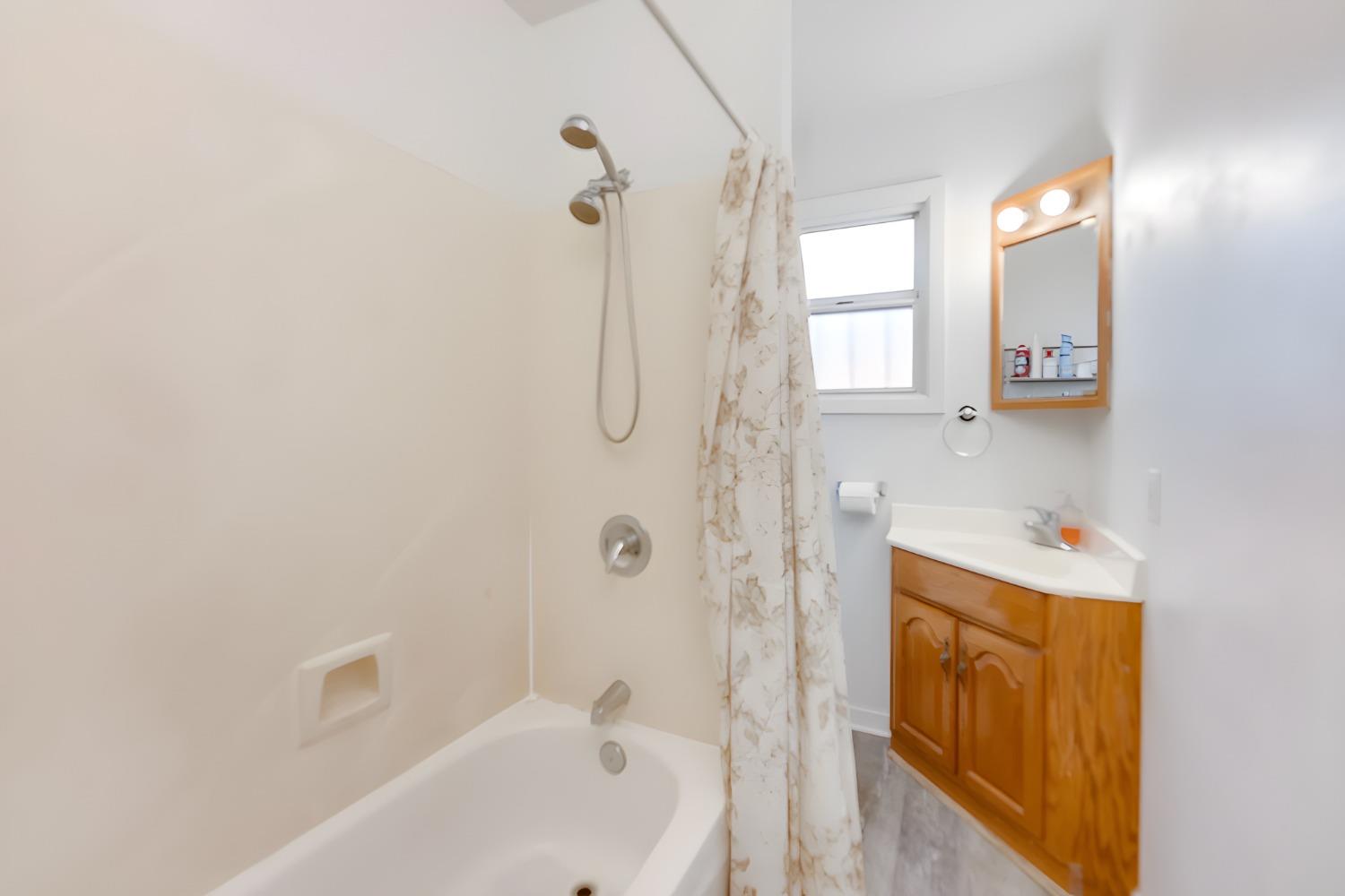 Detail Gallery Image 10 of 16 For 2371 E Lindsay, Stockton,  CA 95205 - 2 Beds | 1 Baths