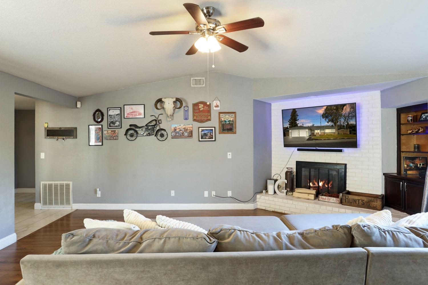 Detail Gallery Image 12 of 42 For 818 Foxfire Dr, Manteca,  CA 95337 - 3 Beds | 2 Baths