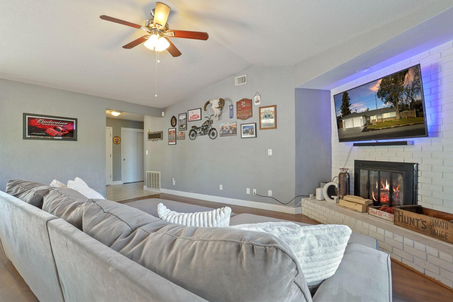Detail Gallery Image 11 of 42 For 818 Foxfire Dr, Manteca,  CA 95337 - 3 Beds | 2 Baths