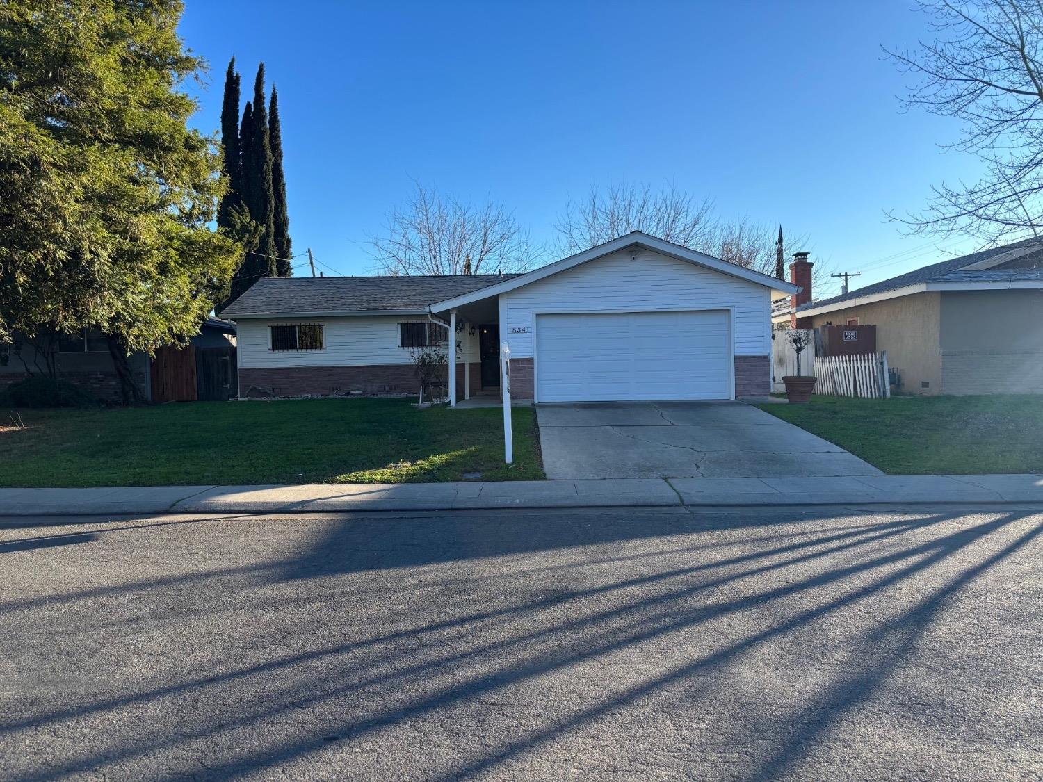 Detail Gallery Image 1 of 1 For 834 W Los Felis Ave, Stockton,  CA 95210 - 3 Beds | 2 Baths
