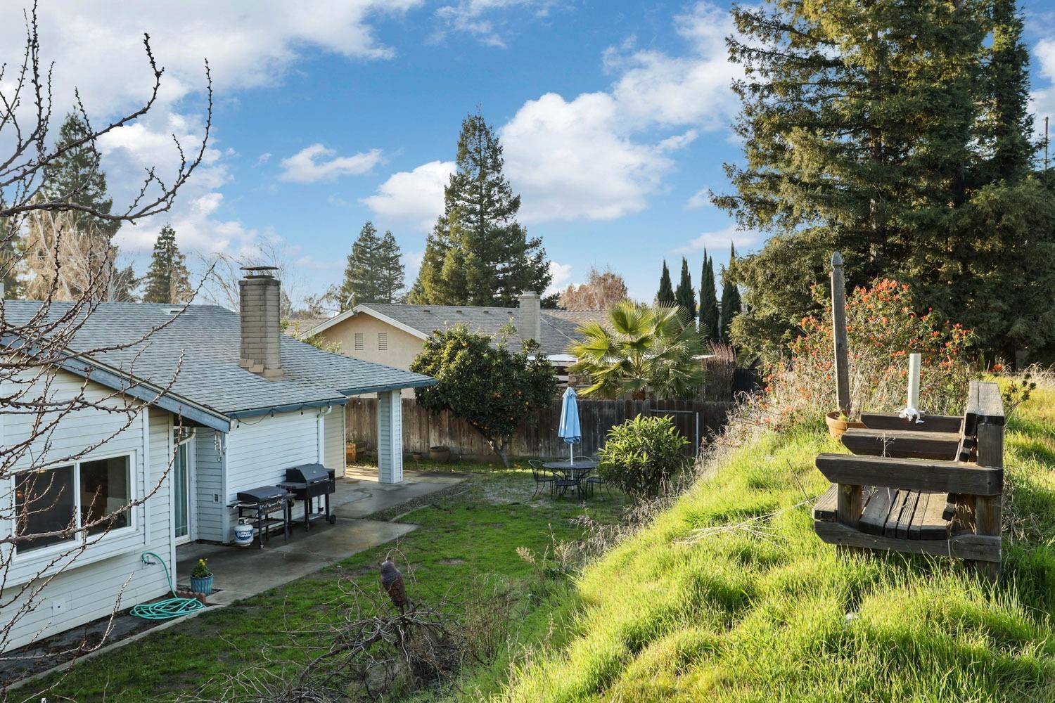 Detail Gallery Image 5 of 42 For 818 Foxfire Dr, Manteca,  CA 95337 - 3 Beds | 2 Baths