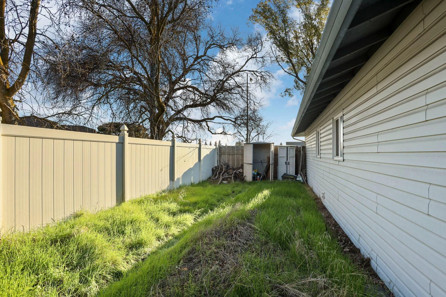 Detail Gallery Image 38 of 42 For 818 Foxfire Dr, Manteca,  CA 95337 - 3 Beds | 2 Baths