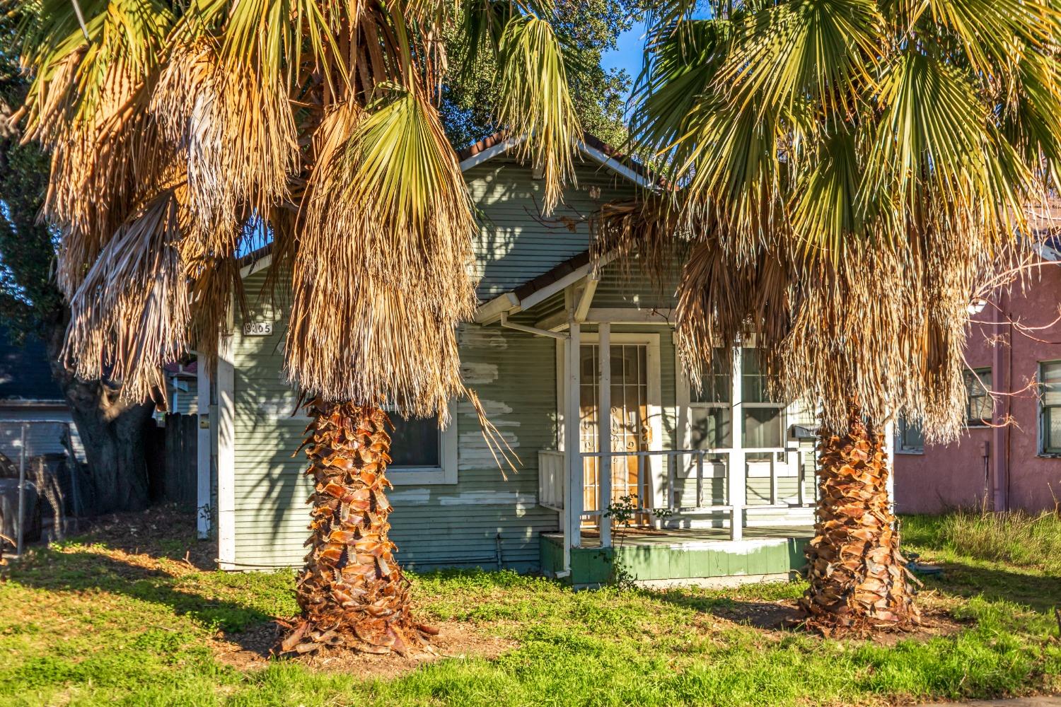 Detail Gallery Image 1 of 1 For 3205 9th Ave, Sacramento,  CA 95817 - 2 Beds | 1 Baths