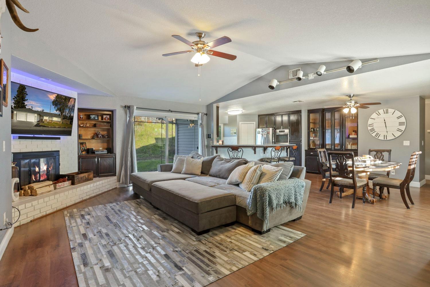 Detail Gallery Image 14 of 42 For 818 Foxfire Dr, Manteca,  CA 95337 - 3 Beds | 2 Baths