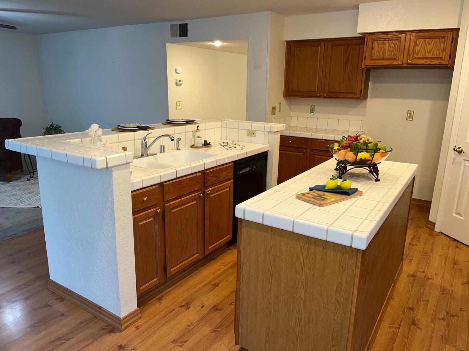 Detail Gallery Image 9 of 37 For 1525 Foxwood Dr, Tracy,  CA 95376 - 4 Beds | 3 Baths