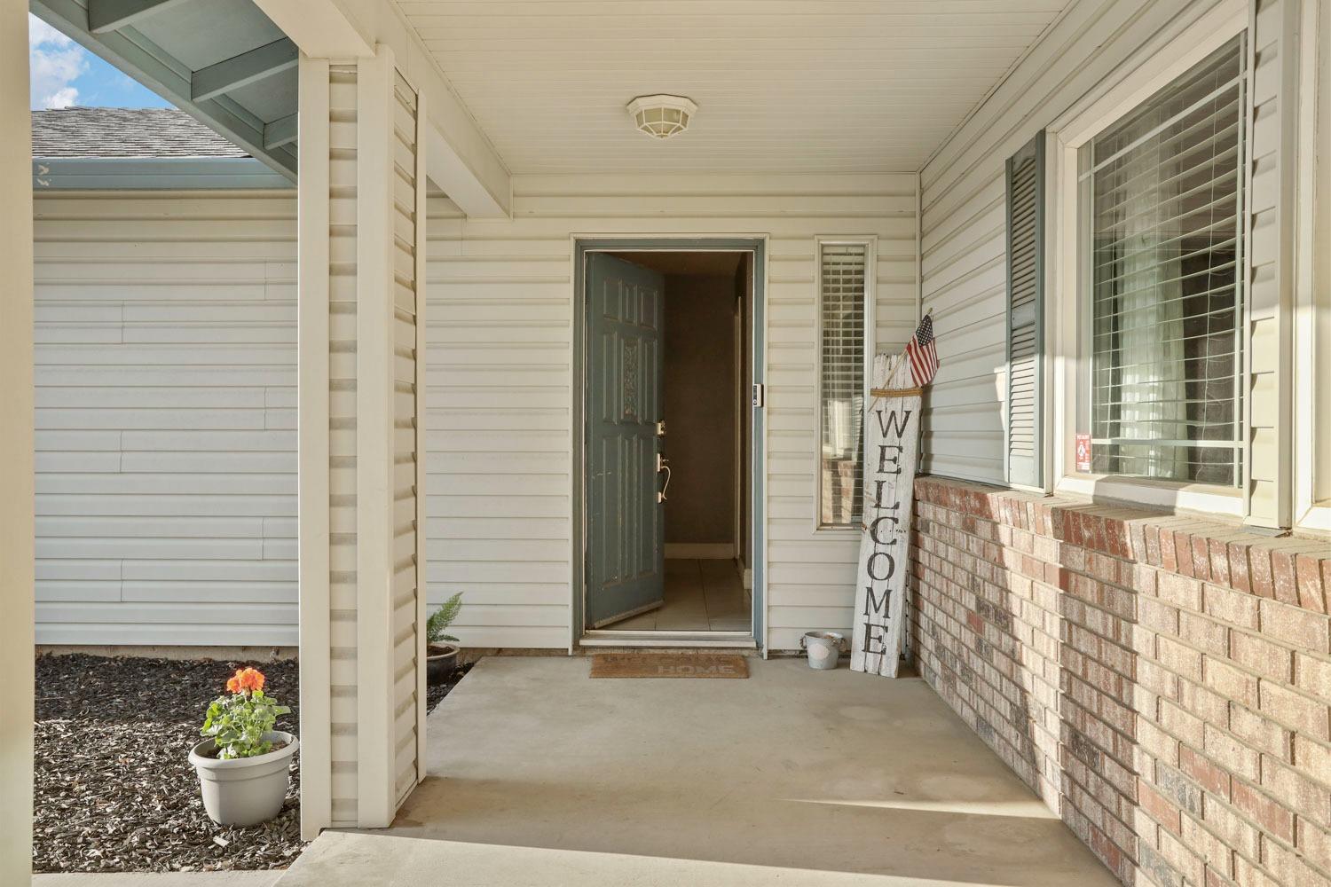 Detail Gallery Image 9 of 42 For 818 Foxfire Dr, Manteca,  CA 95337 - 3 Beds | 2 Baths