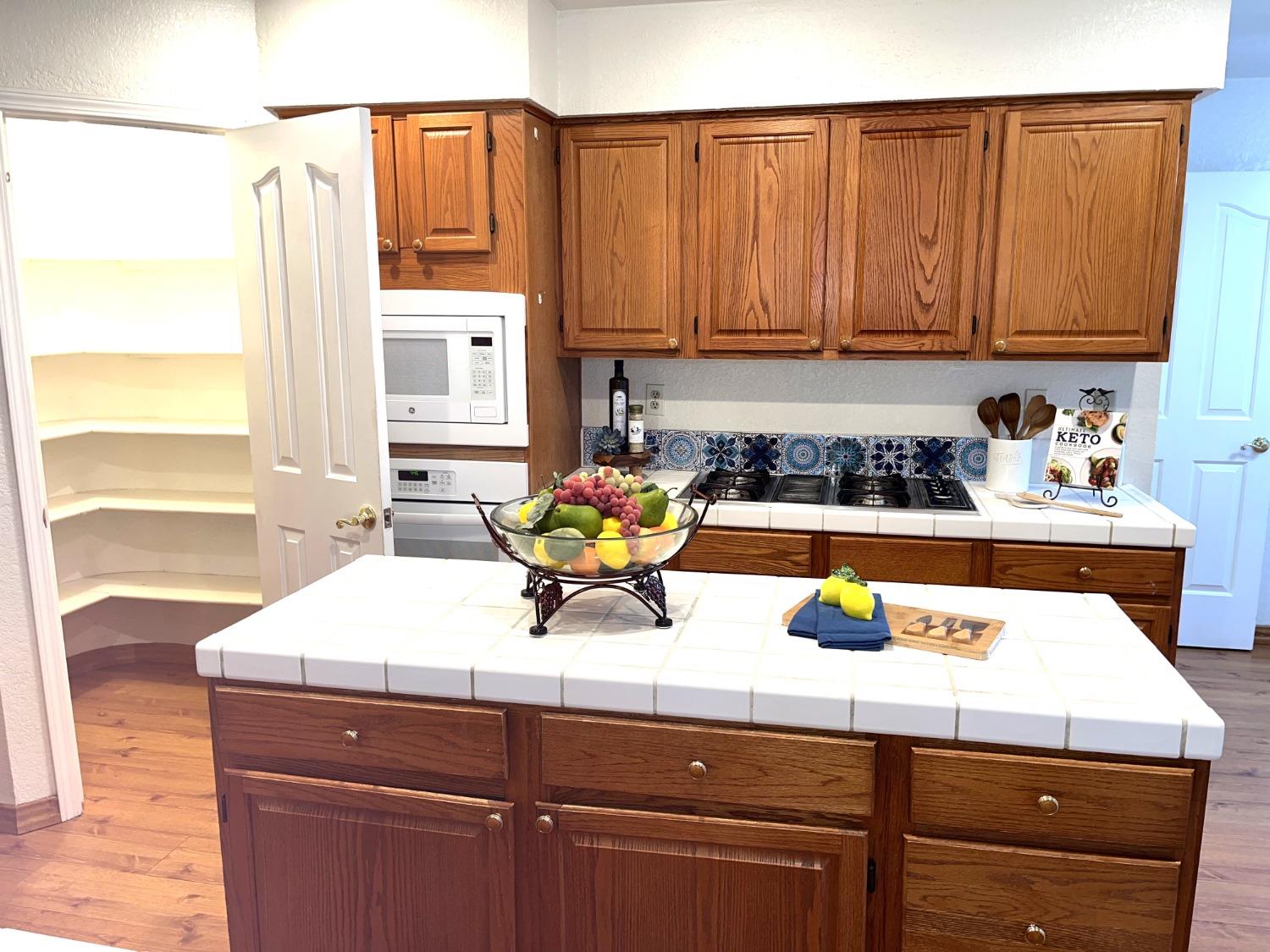 Detail Gallery Image 5 of 37 For 1525 Foxwood Dr, Tracy,  CA 95376 - 4 Beds | 3 Baths