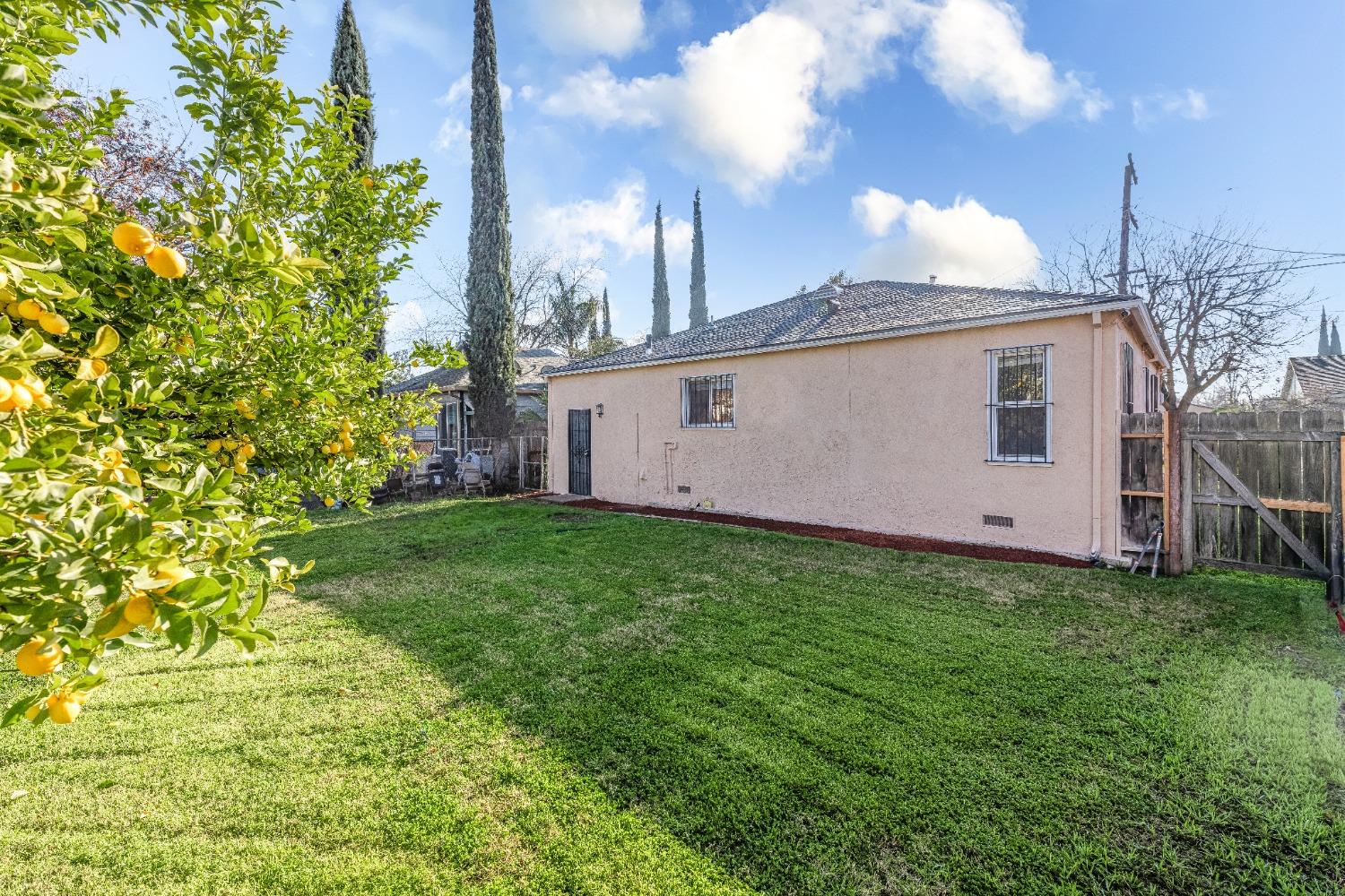 Detail Gallery Image 14 of 16 For 2371 E Lindsay, Stockton,  CA 95205 - 2 Beds | 1 Baths