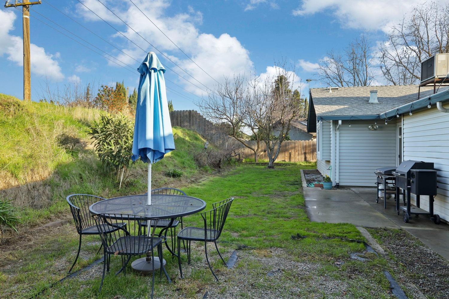Detail Gallery Image 37 of 42 For 818 Foxfire Dr, Manteca,  CA 95337 - 3 Beds | 2 Baths