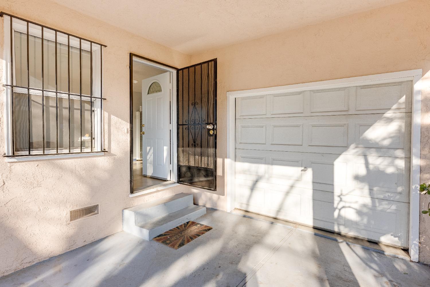 Detail Gallery Image 3 of 16 For 2371 E Lindsay, Stockton,  CA 95205 - 2 Beds | 1 Baths