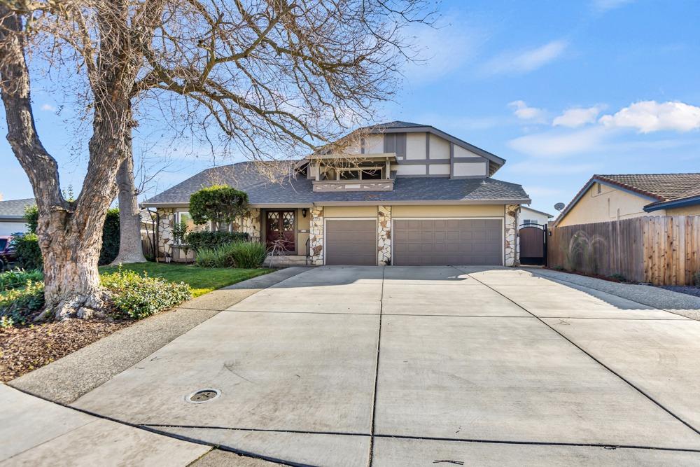 Hazel Crest Court, Elk Grove, California image 2