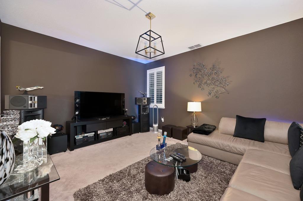 Detail Gallery Image 12 of 72 For 18273 E Melones Dr, Lathrop,  CA 95330 - 4 Beds | 3/1 Baths