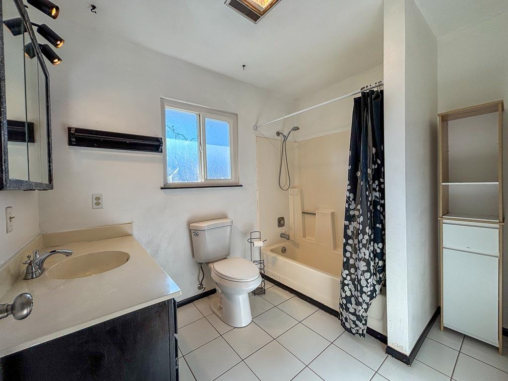 Detail Gallery Image 22 of 79 For 5421 Meadow Croft Ln, Pilot Hill,  CA 95664 - 3 Beds | 2/1 Baths
