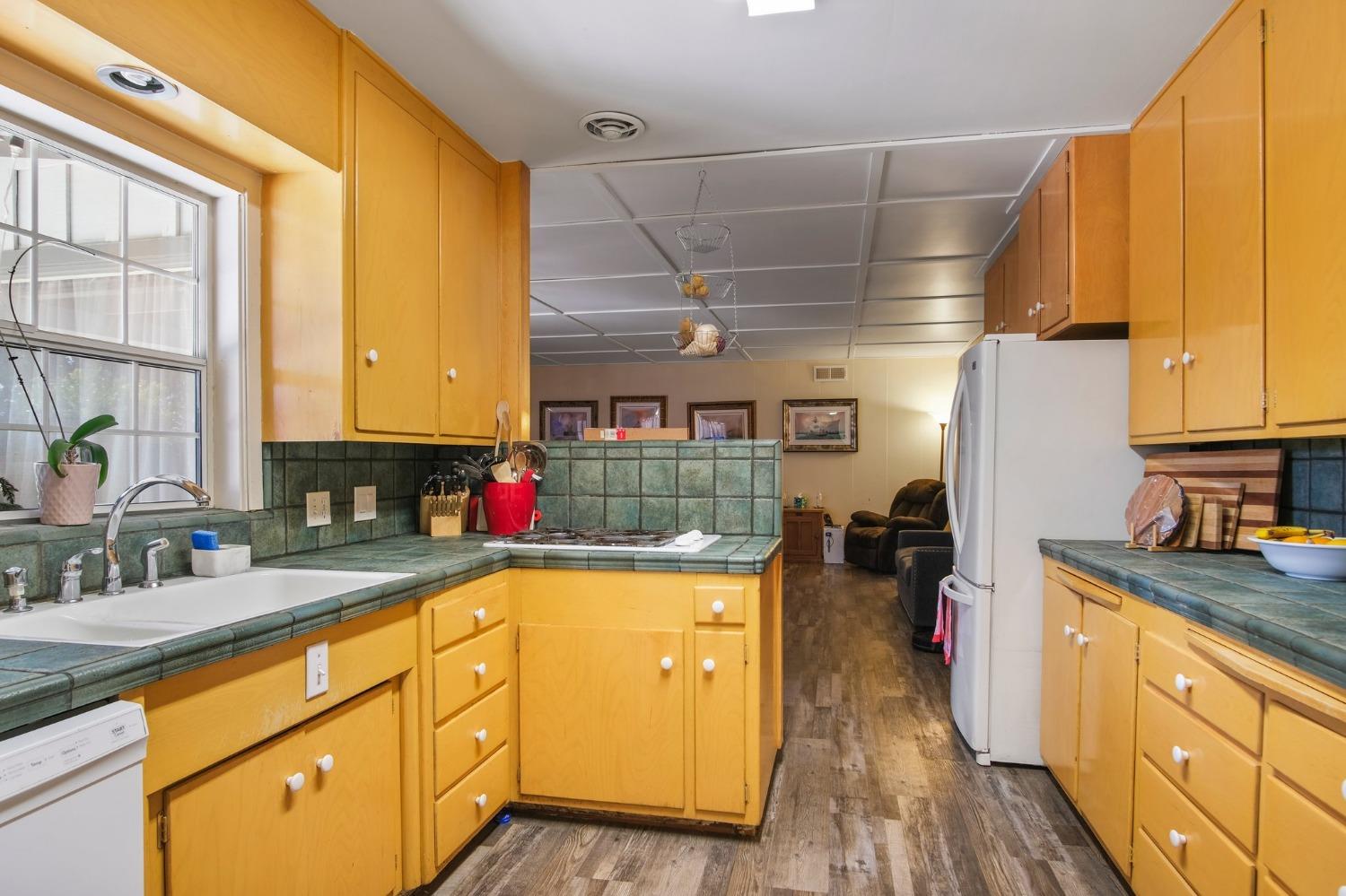 Detail Gallery Image 13 of 27 For 1138 Fordham Ave, Modesto,  CA 95350 - 3 Beds | 2 Baths