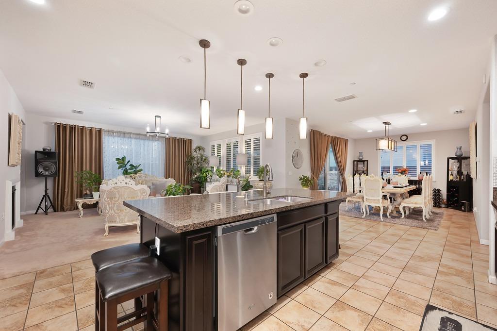 Detail Gallery Image 18 of 72 For 18273 E Melones Dr, Lathrop,  CA 95330 - 4 Beds | 3/1 Baths