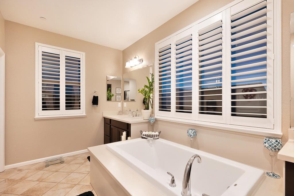 Detail Gallery Image 37 of 72 For 18273 E Melones Dr, Lathrop,  CA 95330 - 4 Beds | 3/1 Baths