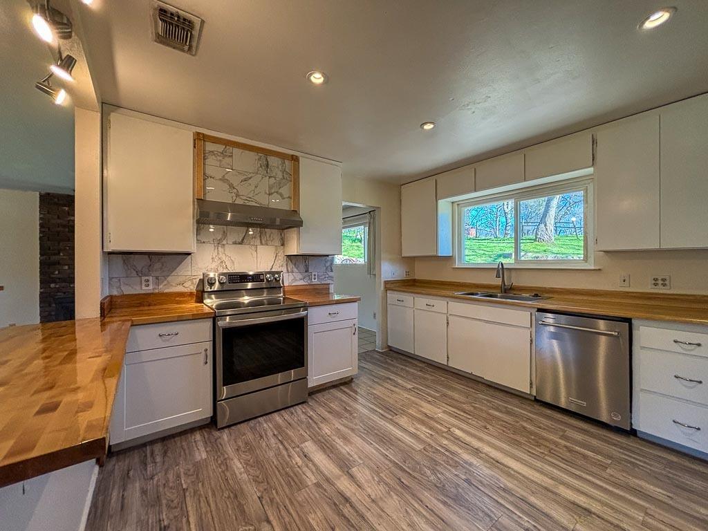 Detail Gallery Image 6 of 79 For 5421 Meadow Croft Ln, Pilot Hill,  CA 95664 - 3 Beds | 2/1 Baths