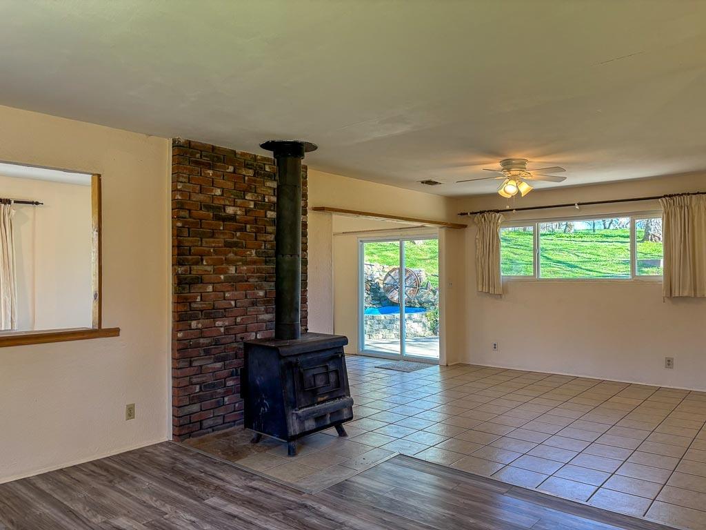 Detail Gallery Image 11 of 79 For 5421 Meadow Croft Ln, Pilot Hill,  CA 95664 - 3 Beds | 2/1 Baths