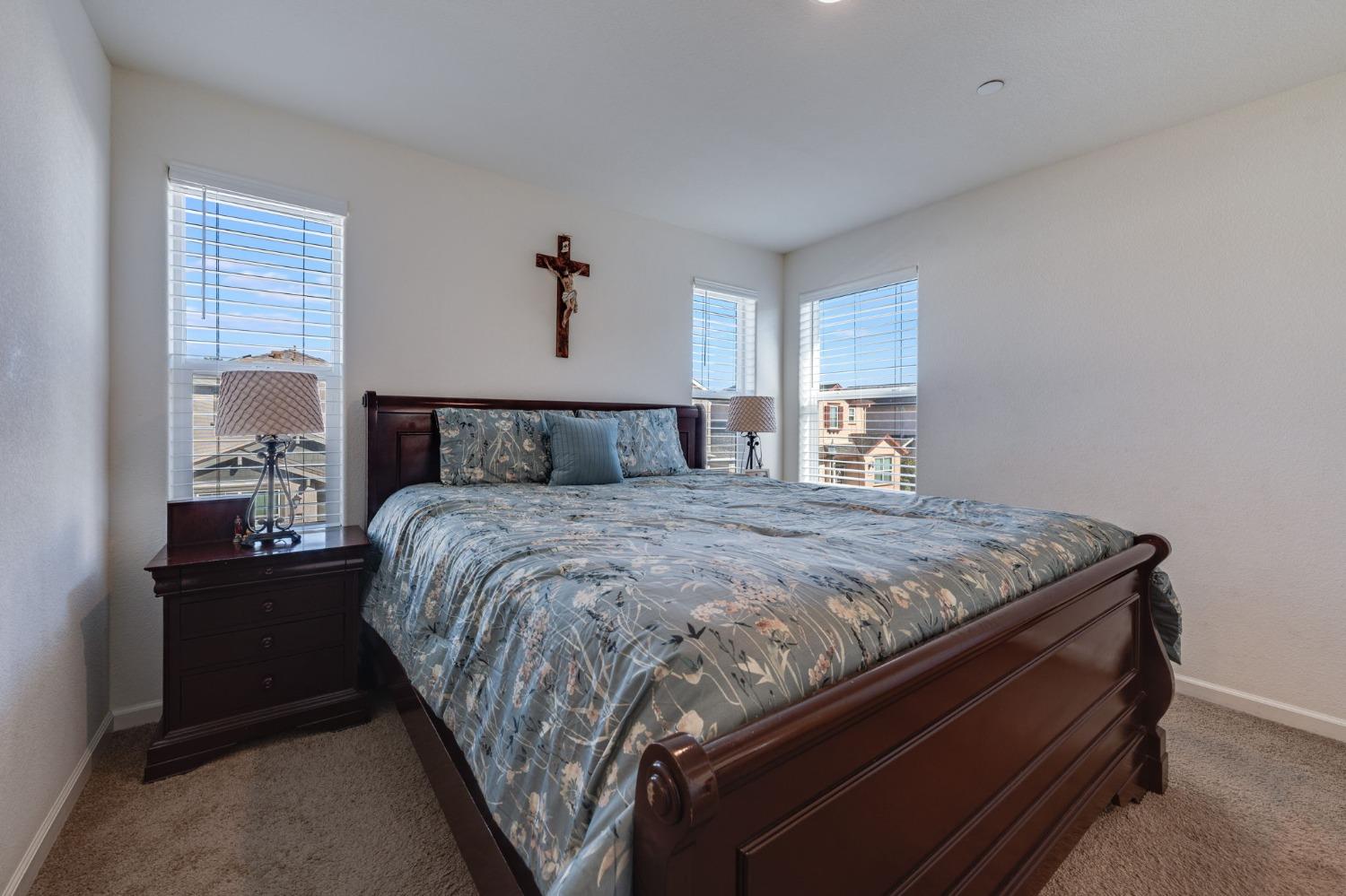 Detail Gallery Image 14 of 34 For 725 Sandstone Dr, Stockton,  CA 95206 - 3 Beds | 3 Baths