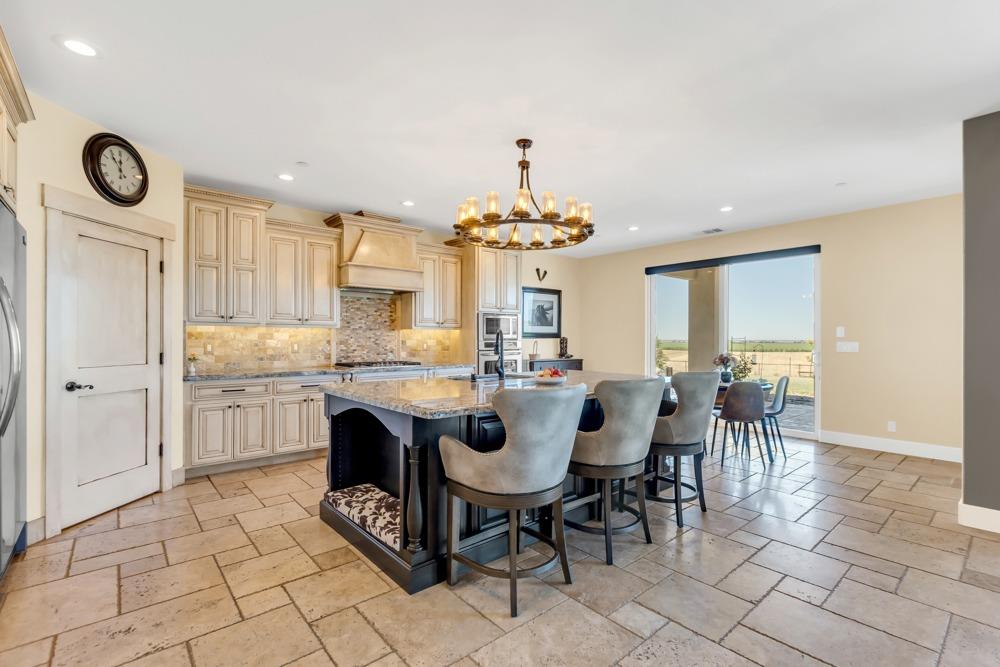 Detail Gallery Image 8 of 96 For 10894 Alta Mesa Rd, Wilton,  CA 95693 - 5 Beds | 4 Baths