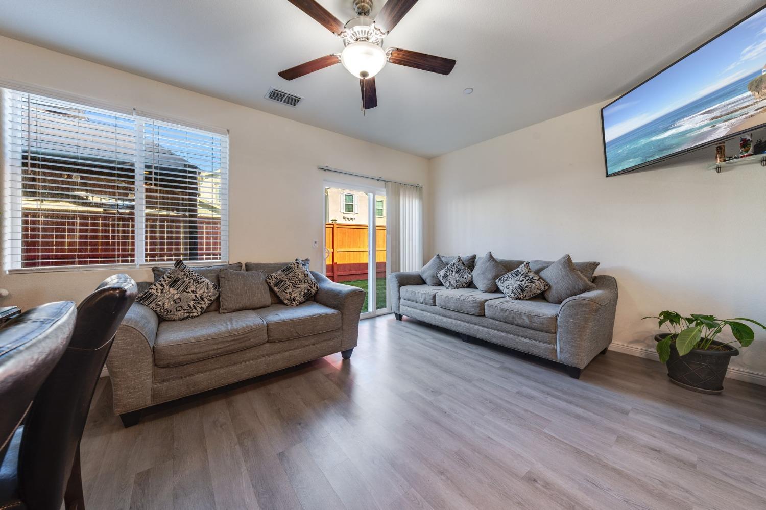 Detail Gallery Image 7 of 34 For 725 Sandstone Dr, Stockton,  CA 95206 - 3 Beds | 3 Baths