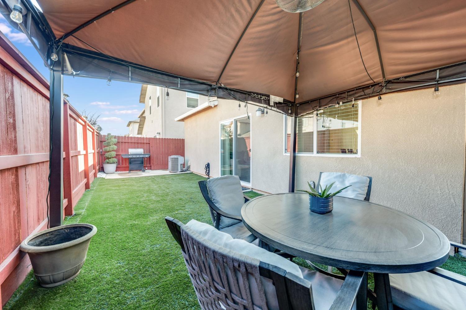 Detail Gallery Image 33 of 34 For 725 Sandstone Dr, Stockton,  CA 95206 - 3 Beds | 3 Baths
