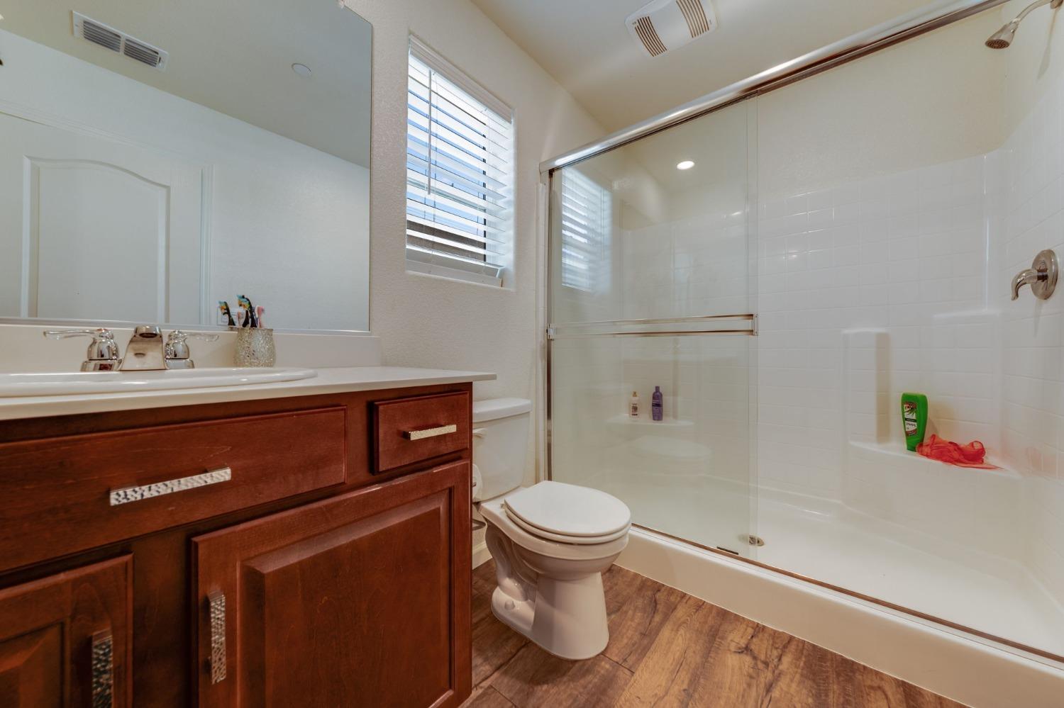 Detail Gallery Image 15 of 34 For 725 Sandstone Dr, Stockton,  CA 95206 - 3 Beds | 3 Baths