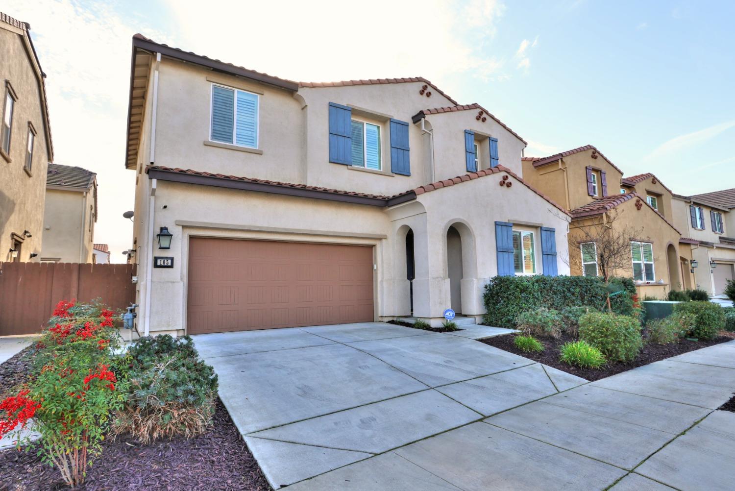 Detail Gallery Image 1 of 1 For 105 Julia Island Cir, Sacramento,  CA 95834 - 3 Beds | 2/1 Baths