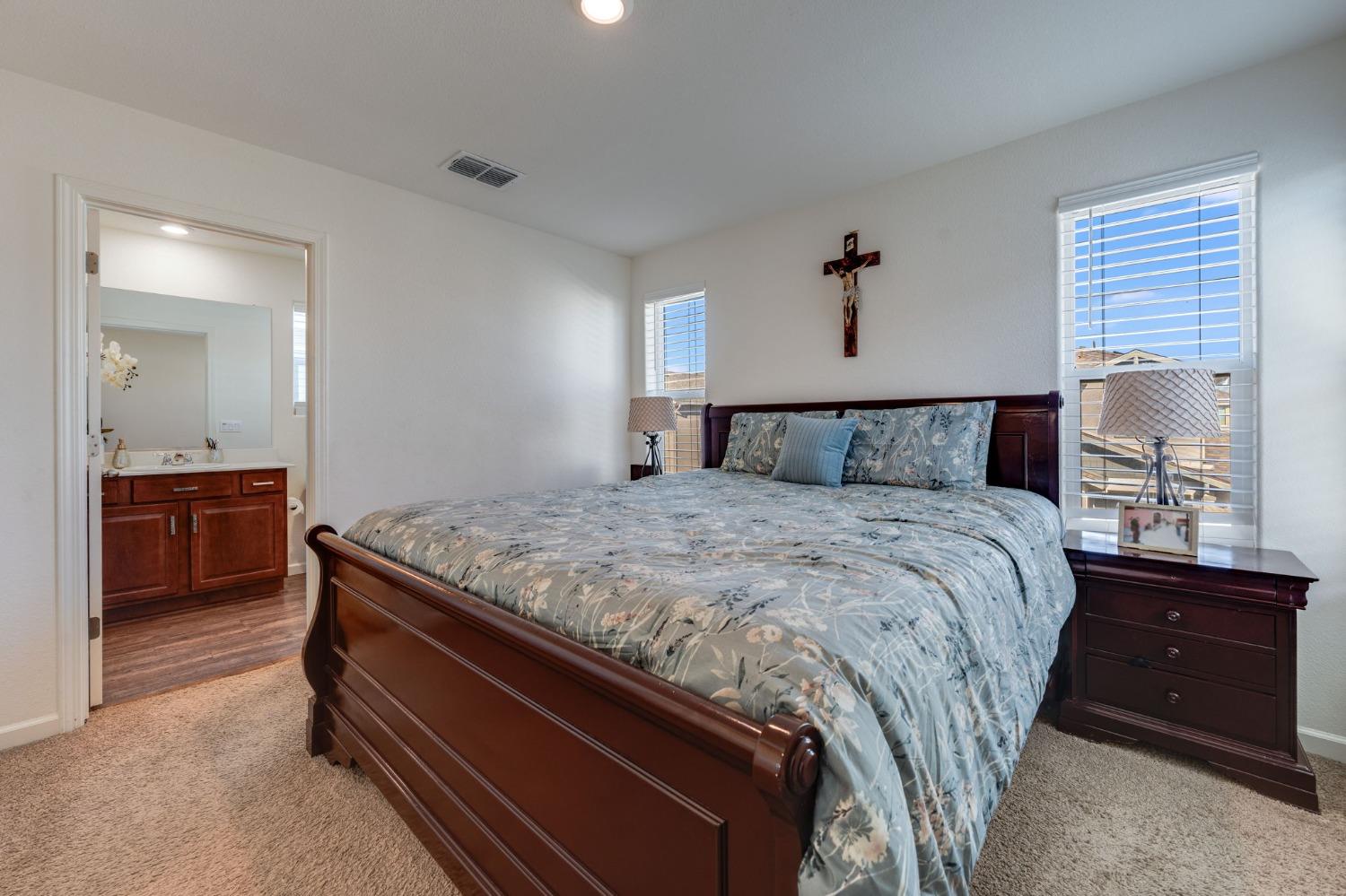 Detail Gallery Image 13 of 34 For 725 Sandstone Dr, Stockton,  CA 95206 - 3 Beds | 3 Baths