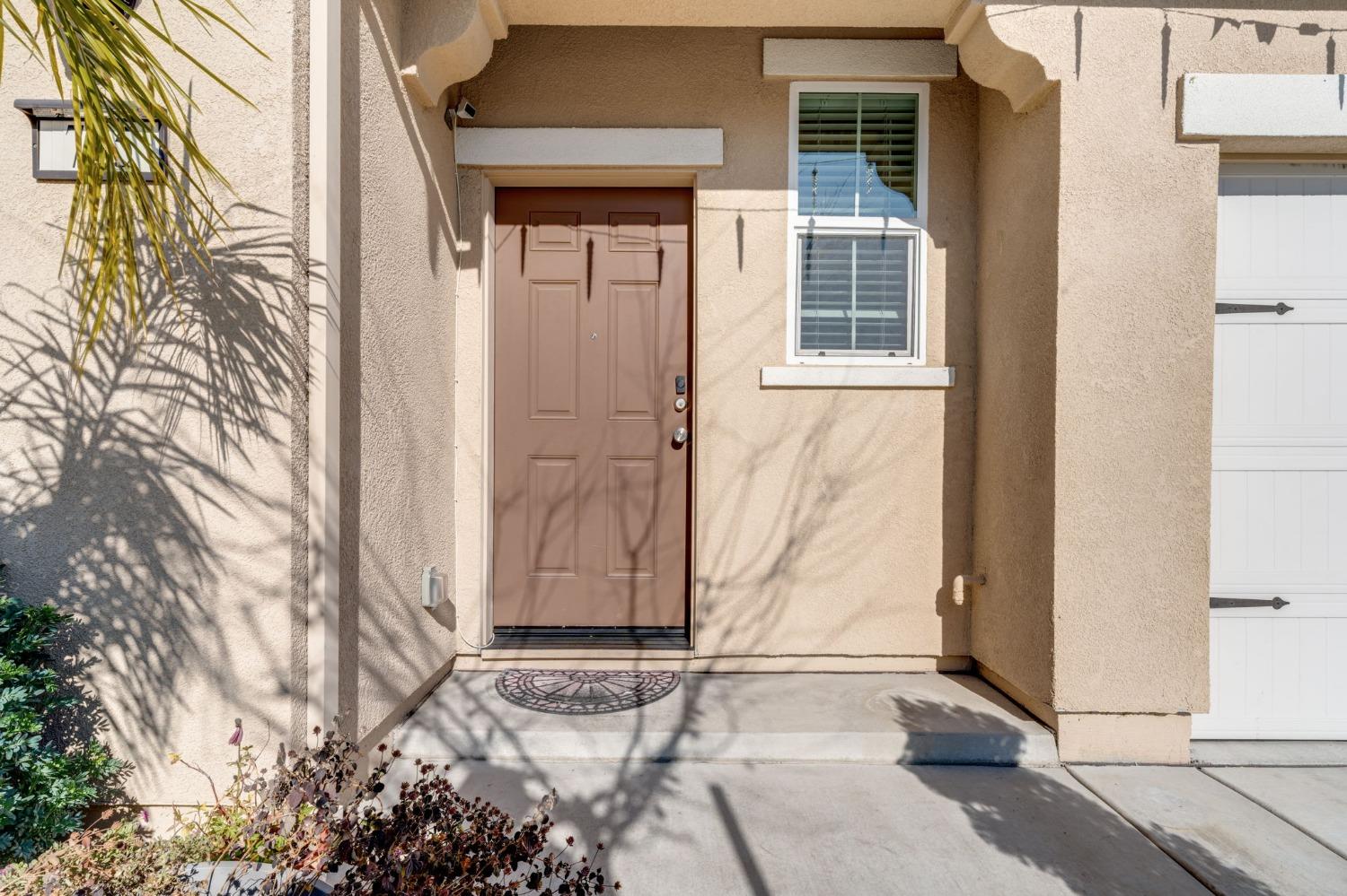 Detail Gallery Image 4 of 34 For 725 Sandstone Dr, Stockton,  CA 95206 - 3 Beds | 3 Baths