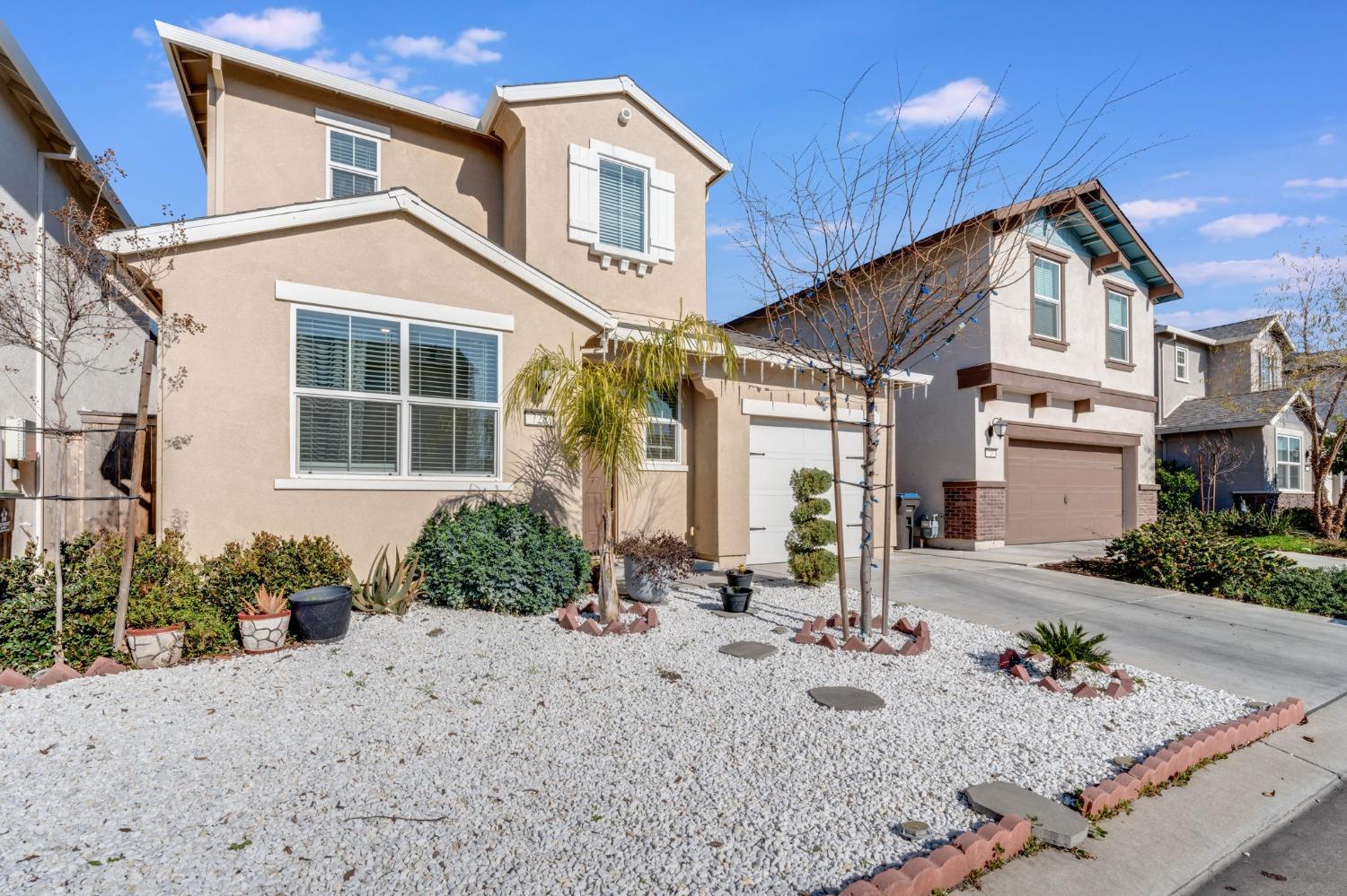 Detail Gallery Image 3 of 34 For 725 Sandstone Dr, Stockton,  CA 95206 - 3 Beds | 3 Baths