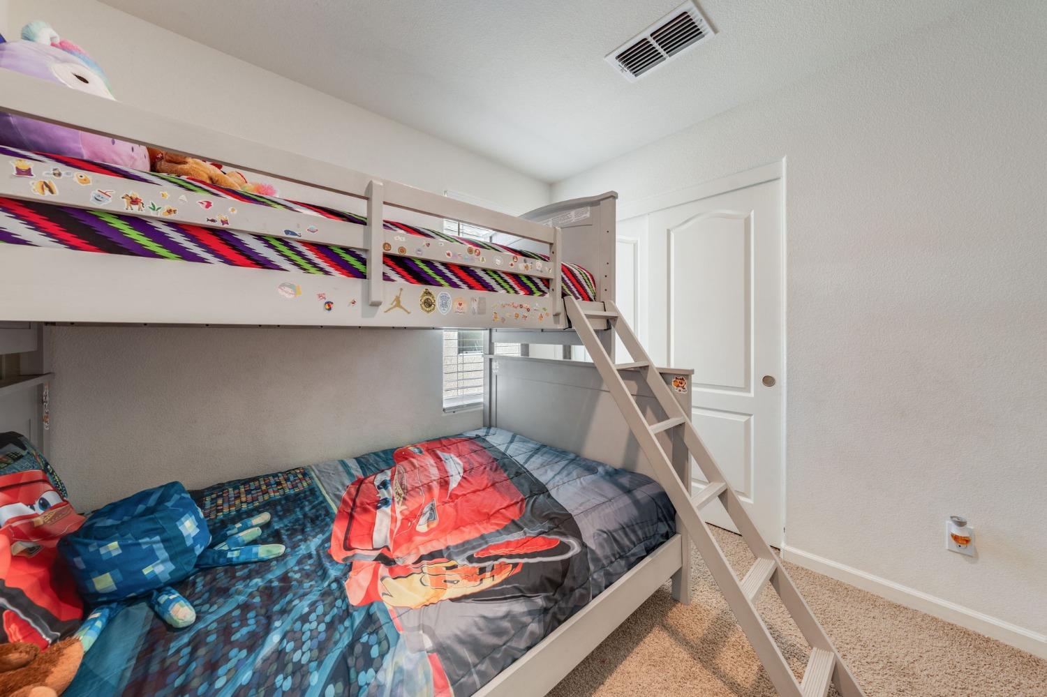 Detail Gallery Image 19 of 34 For 725 Sandstone Dr, Stockton,  CA 95206 - 3 Beds | 3 Baths