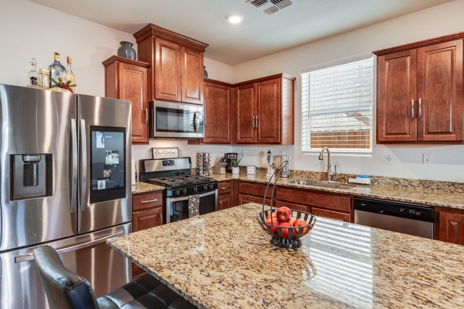 Detail Gallery Image 10 of 34 For 725 Sandstone Dr, Stockton,  CA 95206 - 3 Beds | 3 Baths
