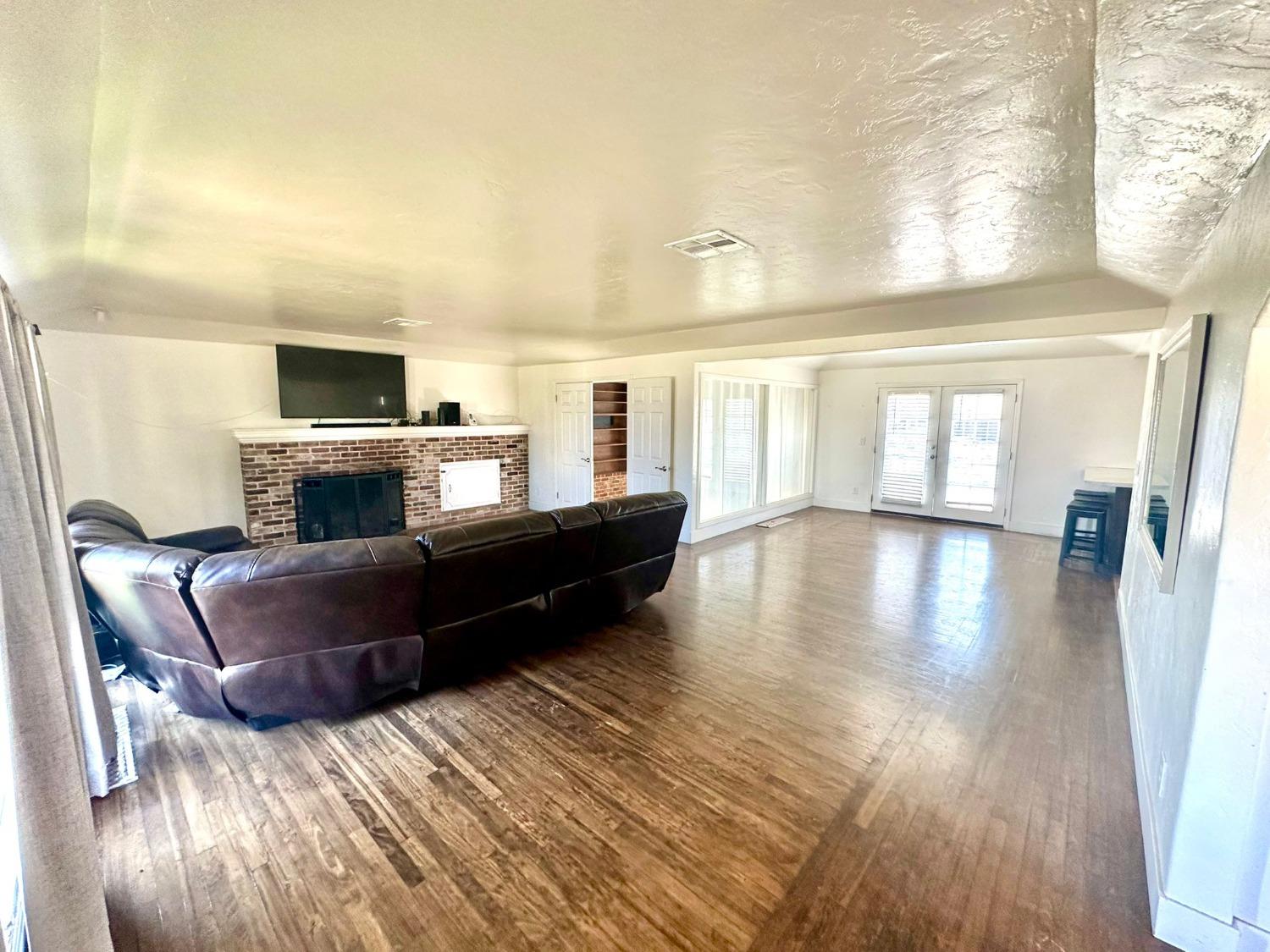 Detail Gallery Image 5 of 55 For 917 N Central Ave, Modesto,  CA 95351 - 3 Beds | 2 Baths