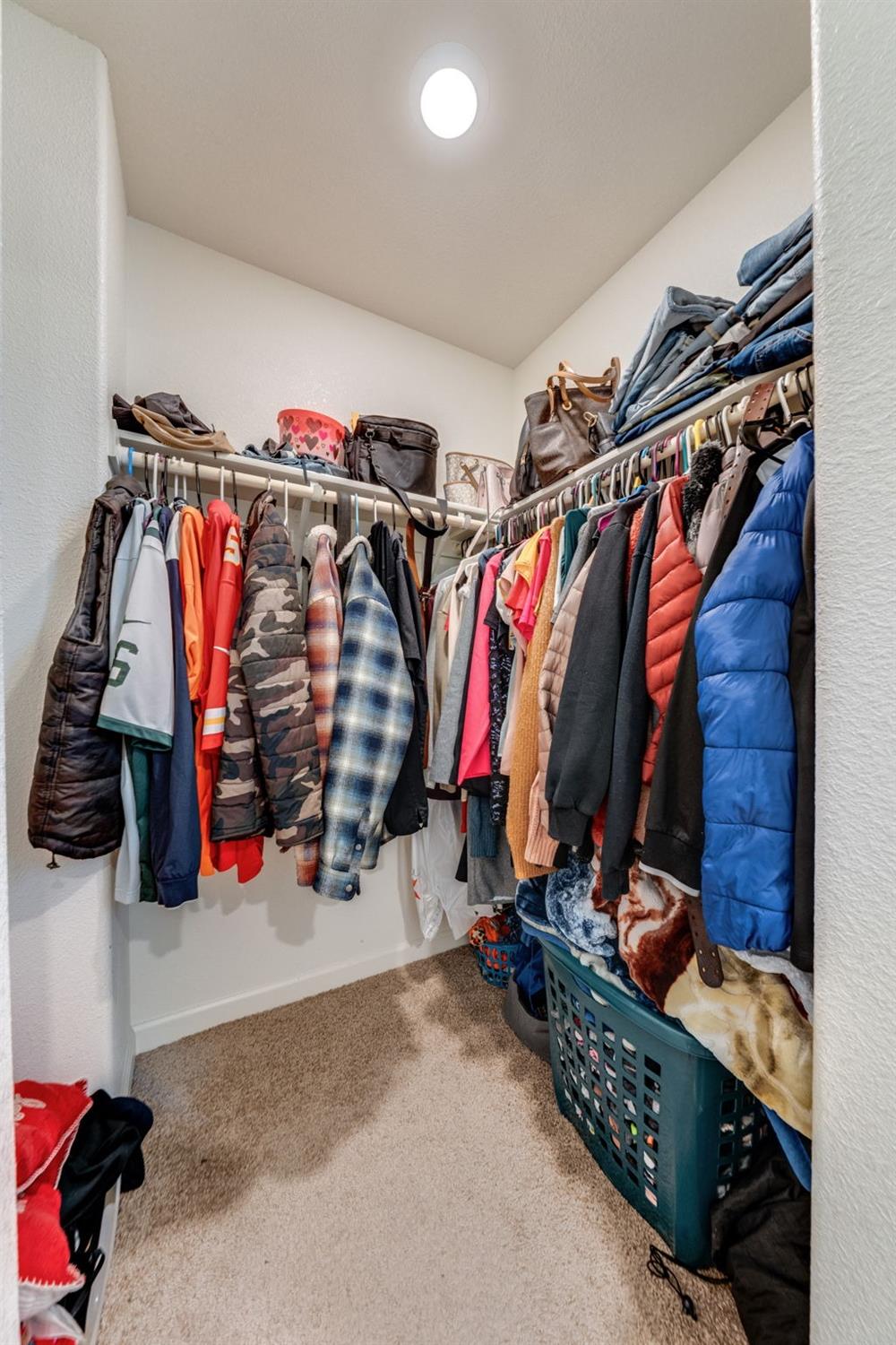 Detail Gallery Image 17 of 34 For 725 Sandstone Dr, Stockton,  CA 95206 - 3 Beds | 3 Baths