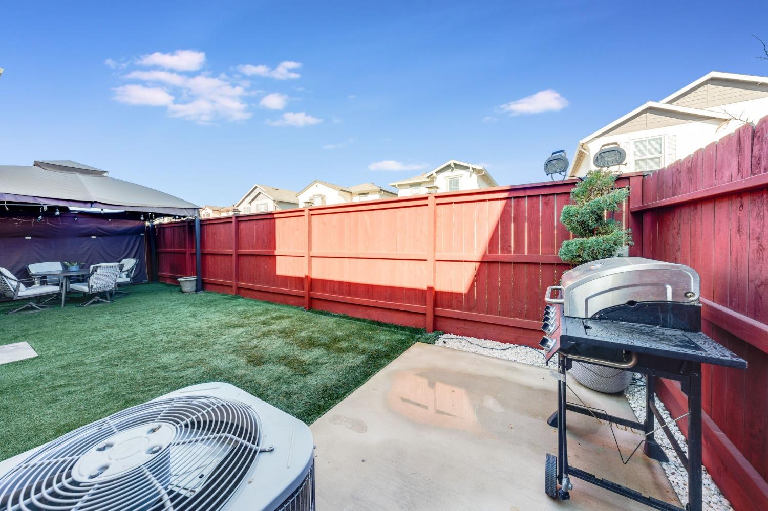 Detail Gallery Image 29 of 34 For 725 Sandstone Dr, Stockton,  CA 95206 - 3 Beds | 3 Baths