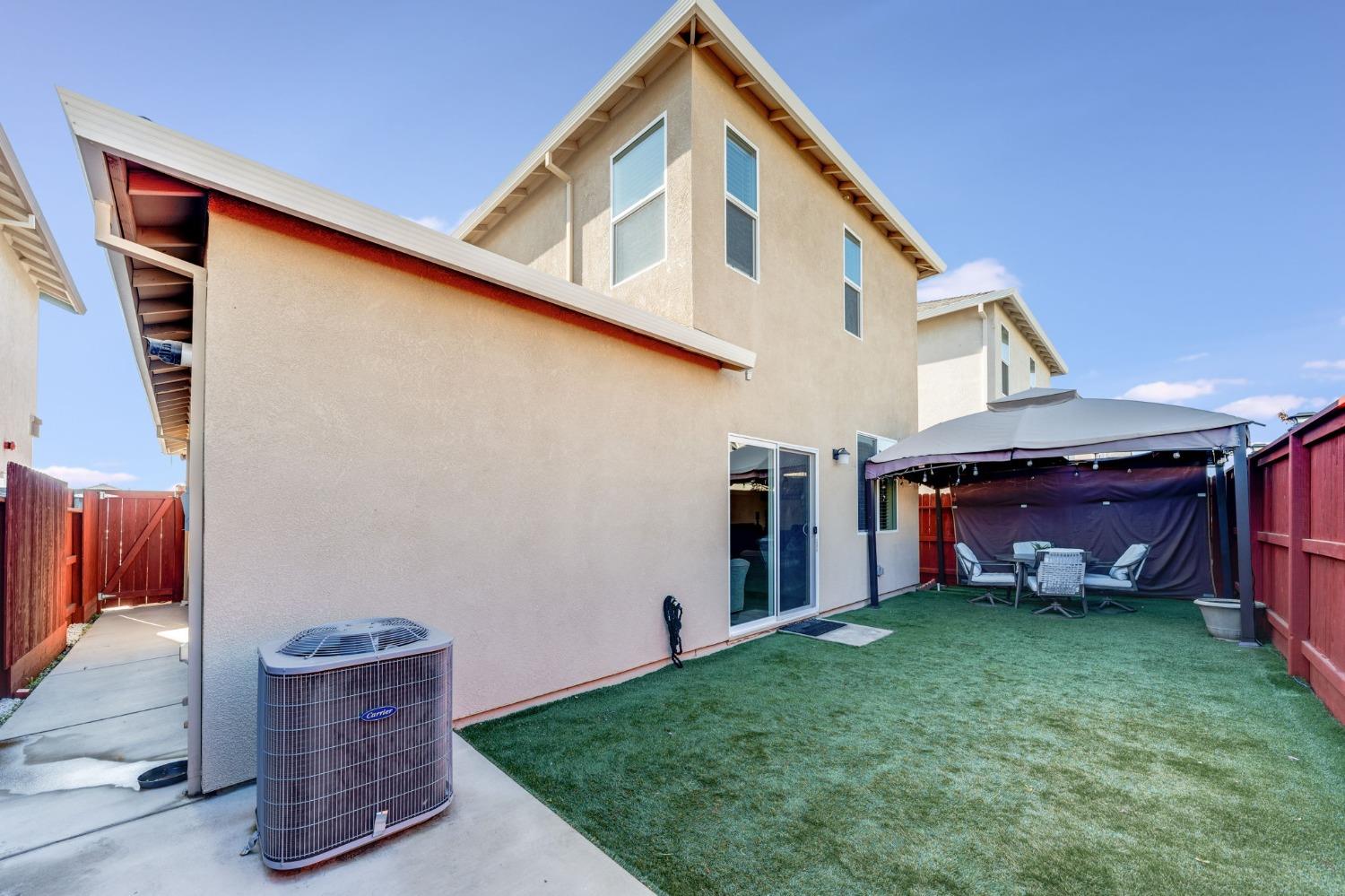 Detail Gallery Image 30 of 34 For 725 Sandstone Dr, Stockton,  CA 95206 - 3 Beds | 3 Baths