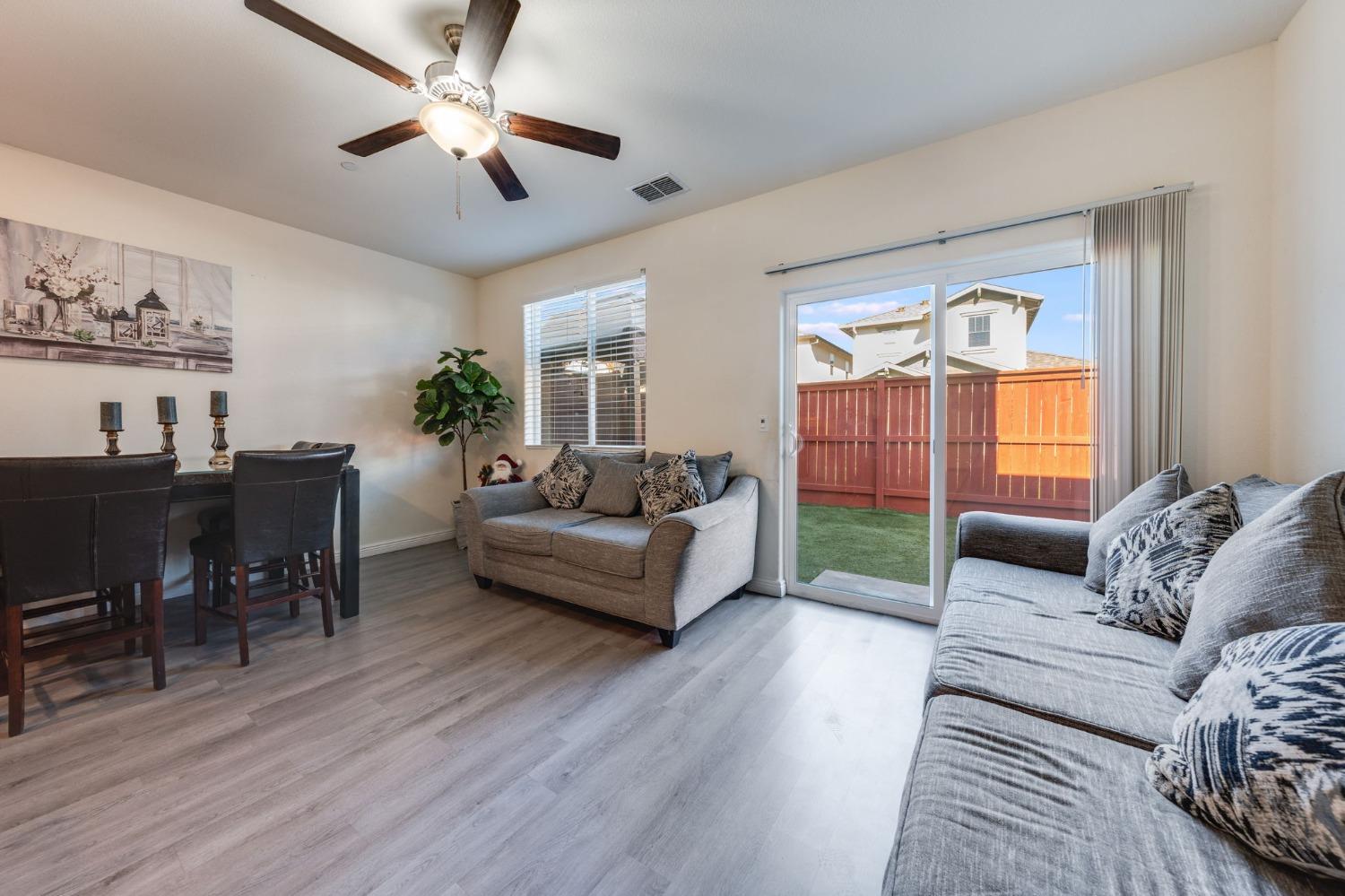 Detail Gallery Image 6 of 34 For 725 Sandstone Dr, Stockton,  CA 95206 - 3 Beds | 3 Baths
