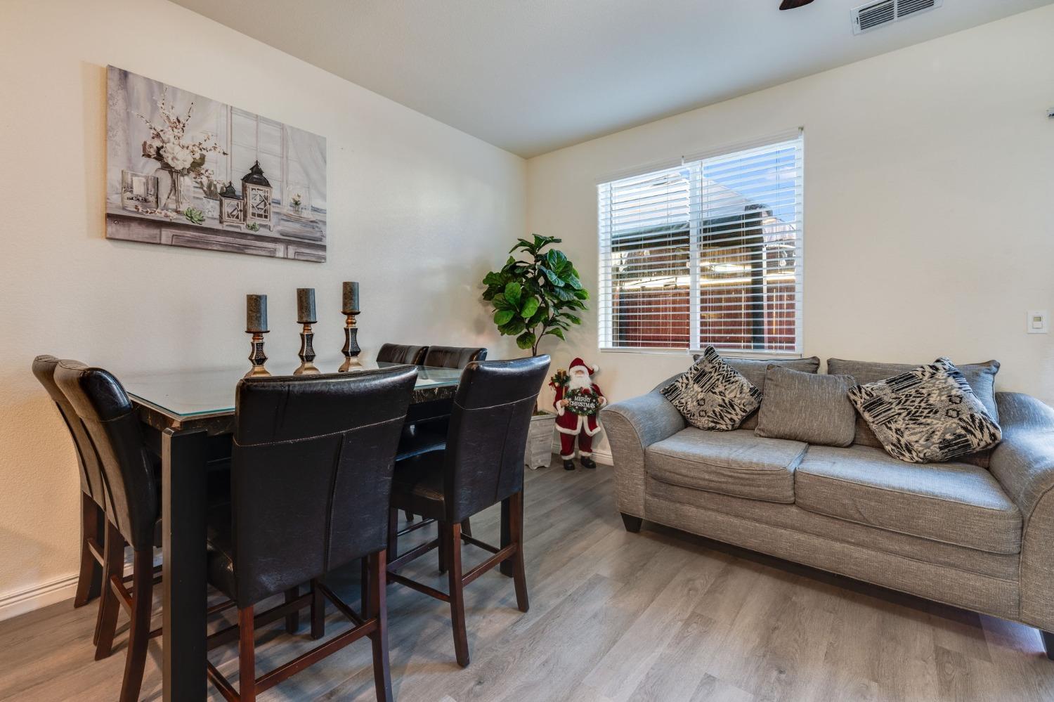 Detail Gallery Image 8 of 34 For 725 Sandstone Dr, Stockton,  CA 95206 - 3 Beds | 3 Baths