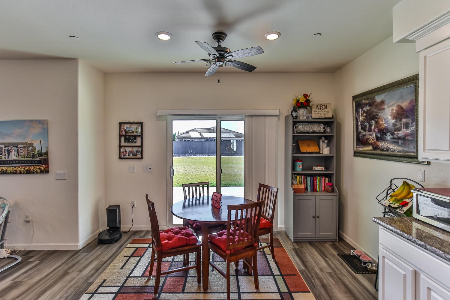 Detail Gallery Image 18 of 55 For 2008 Ellesworth Ct, Plumas Lake,  CA 95961 - 5 Beds | 3 Baths