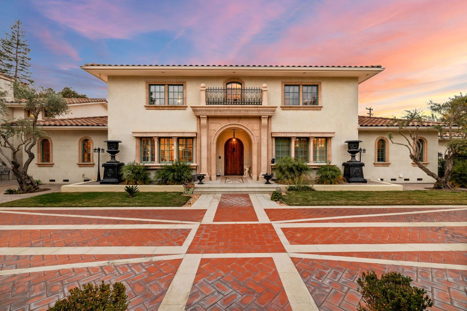 Detail Gallery Image 2 of 84 For 601 Crocker Rd, Sacramento,  CA 95864 - 4 Beds | 4/1 Baths
