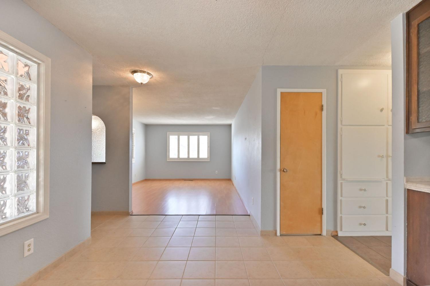 Detail Gallery Image 8 of 44 For 1413 Seville Way, Modesto,  CA 95355 - 3 Beds | 2 Baths