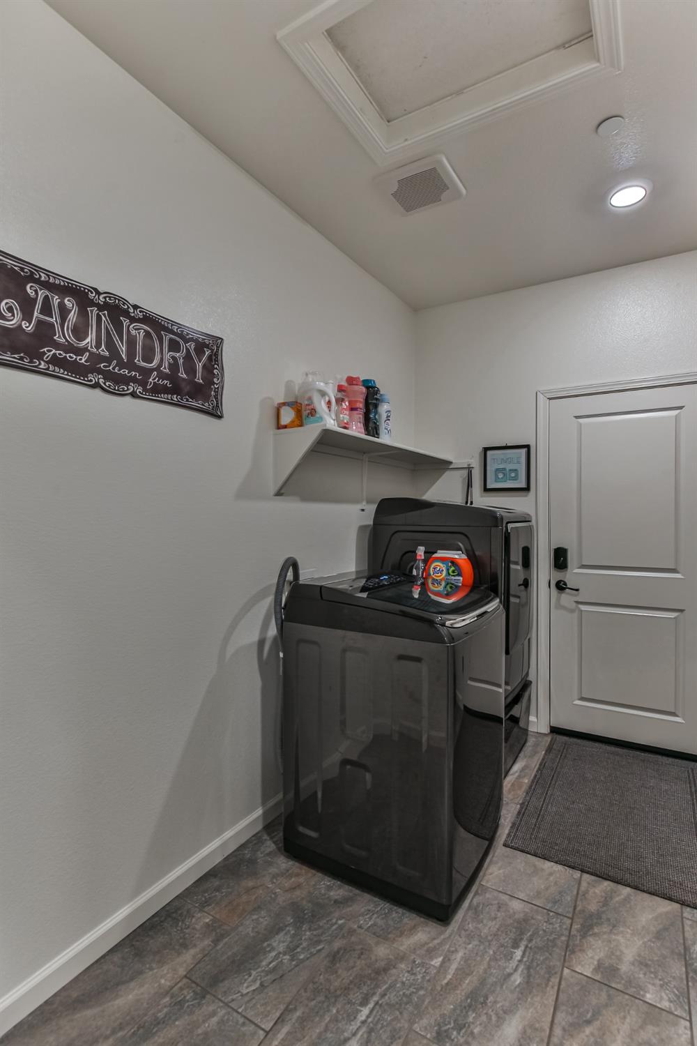 Detail Gallery Image 30 of 55 For 2008 Ellesworth Ct, Plumas Lake,  CA 95961 - 5 Beds | 3 Baths