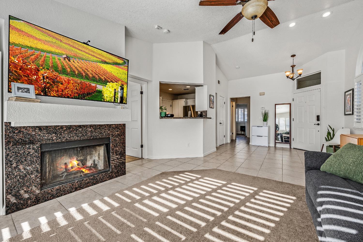 Detail Gallery Image 8 of 53 For 3646 Whispering Creek Cir, Stockton,  CA 95219 - 3 Beds | 2 Baths