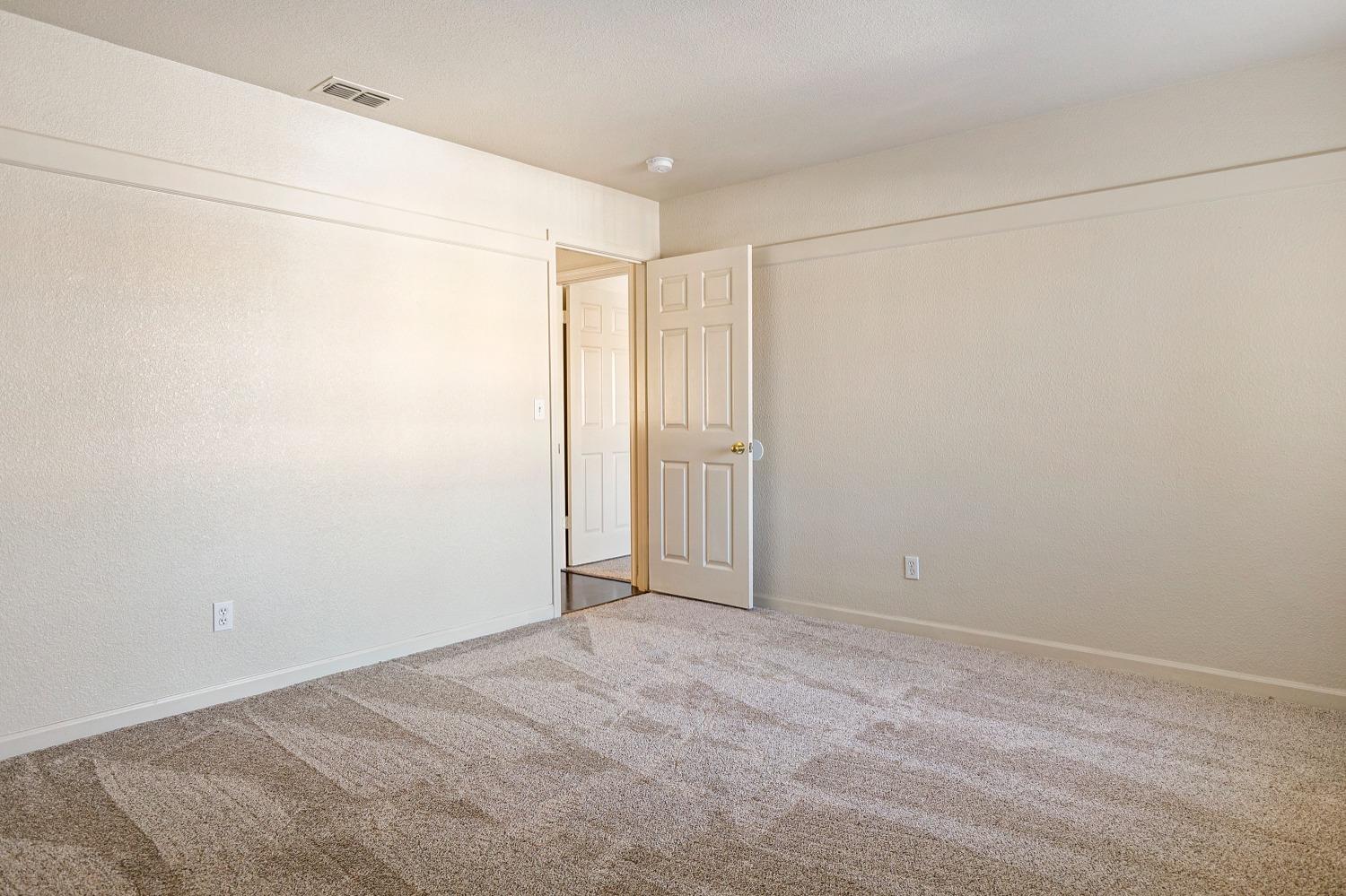 Detail Gallery Image 20 of 37 For 6541 Brook Hollow Circle, Stockton,  CA 95219 - 5 Beds | 3/1 Baths