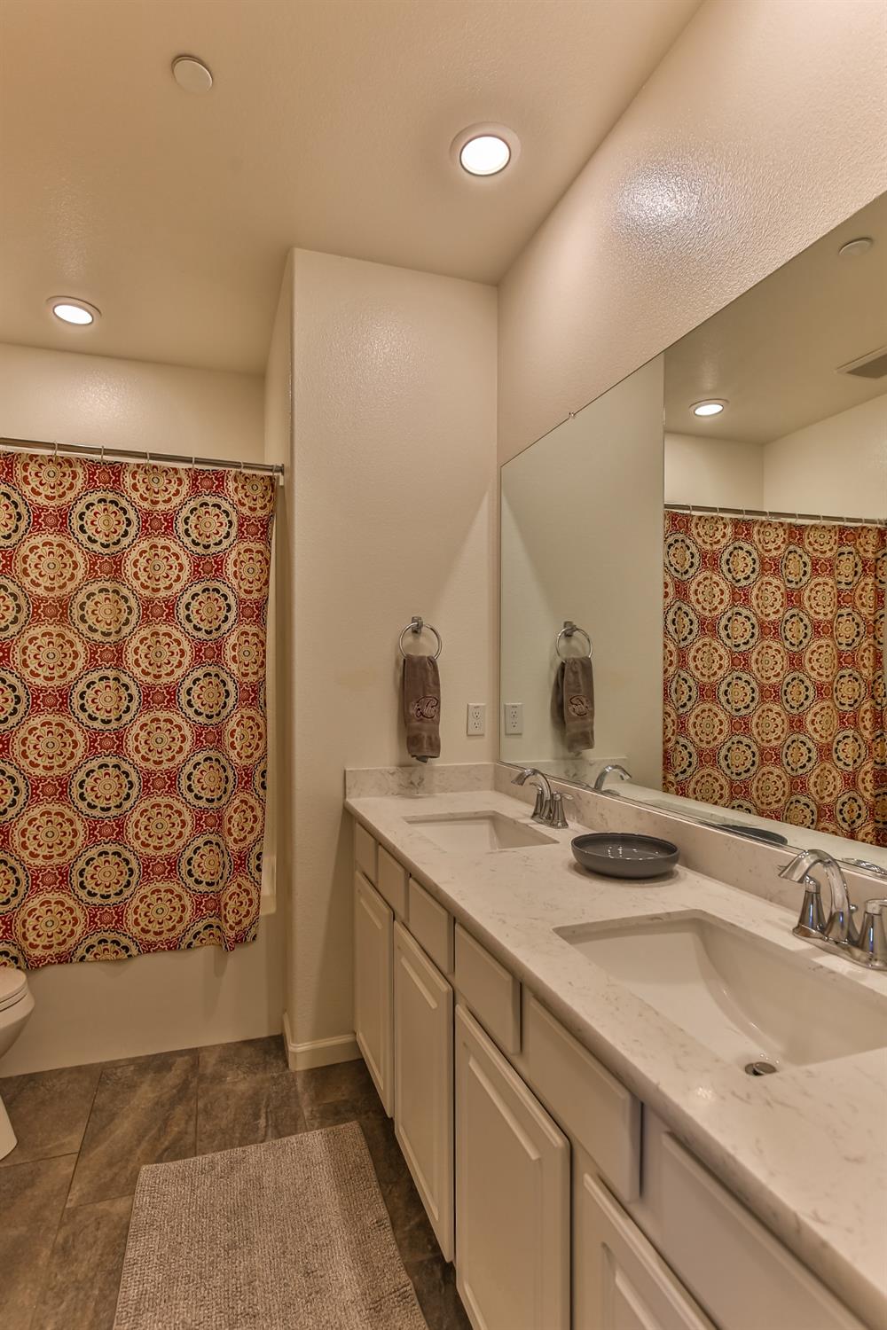 Detail Gallery Image 29 of 55 For 2008 Ellesworth Ct, Plumas Lake,  CA 95961 - 5 Beds | 3 Baths