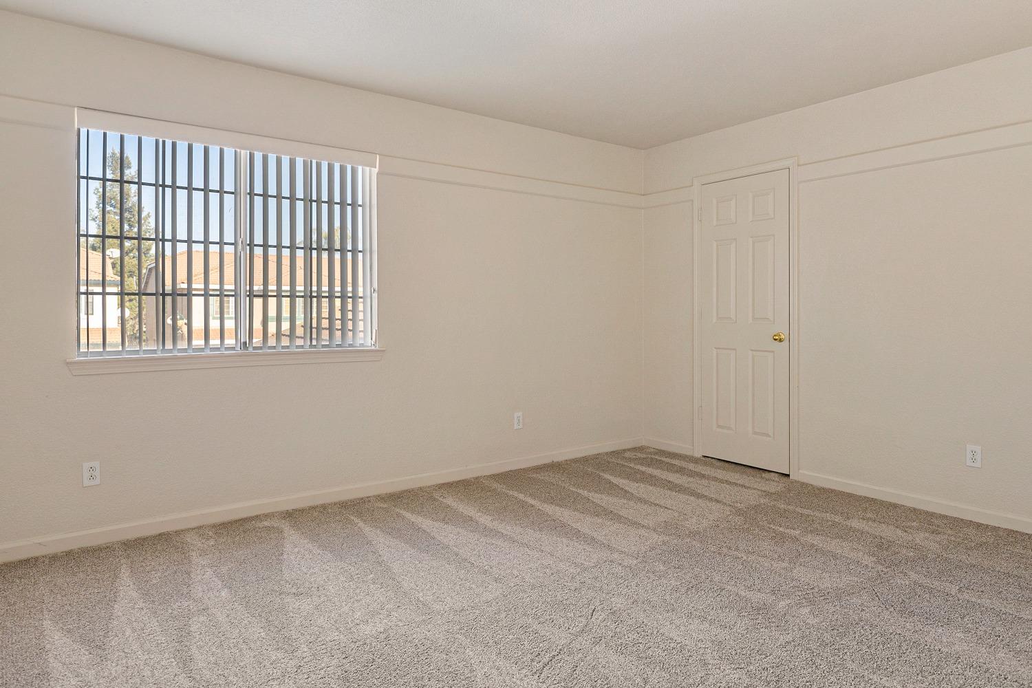 Detail Gallery Image 21 of 37 For 6541 Brook Hollow Circle, Stockton,  CA 95219 - 5 Beds | 3/1 Baths